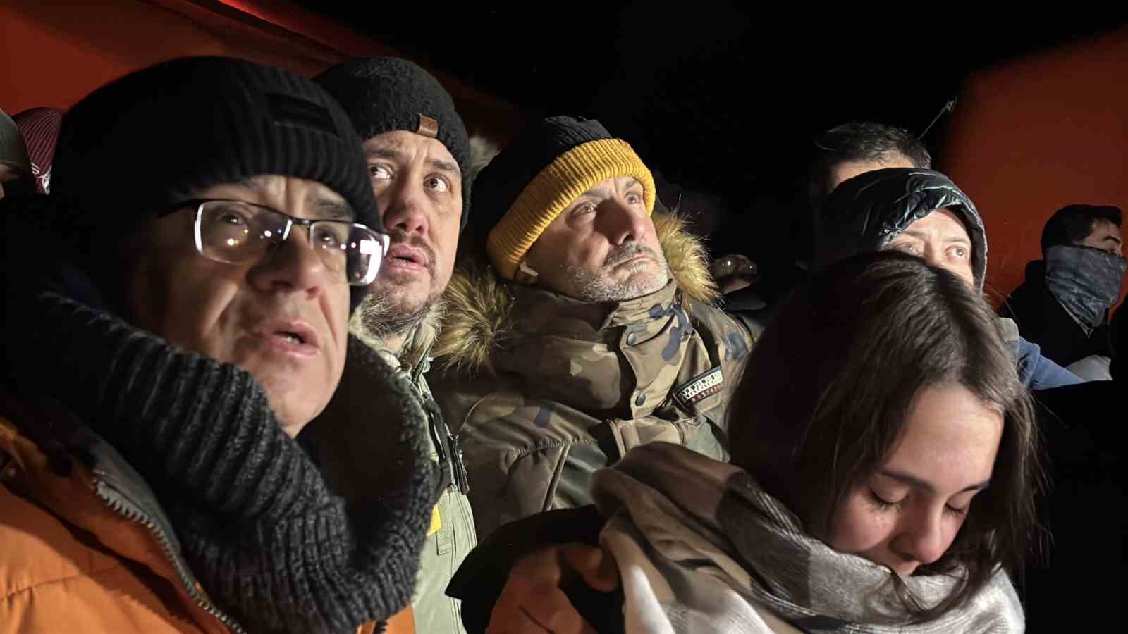 kartalkaya-yangin-faciasinin-birinci-yildonumunde-acili-aileler-otel-onunde-bir-araya-geldi