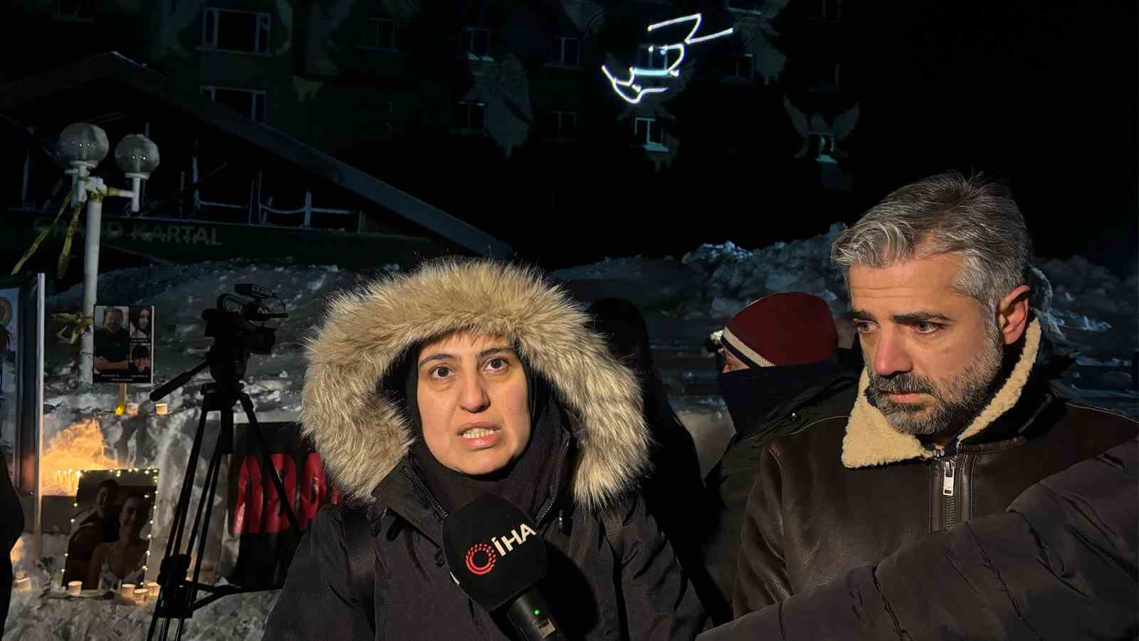 kartalkaya-yangin-faciasinin-birinci-yildonumunde-acili-aileler-otel-onunde-bir-araya-geldi