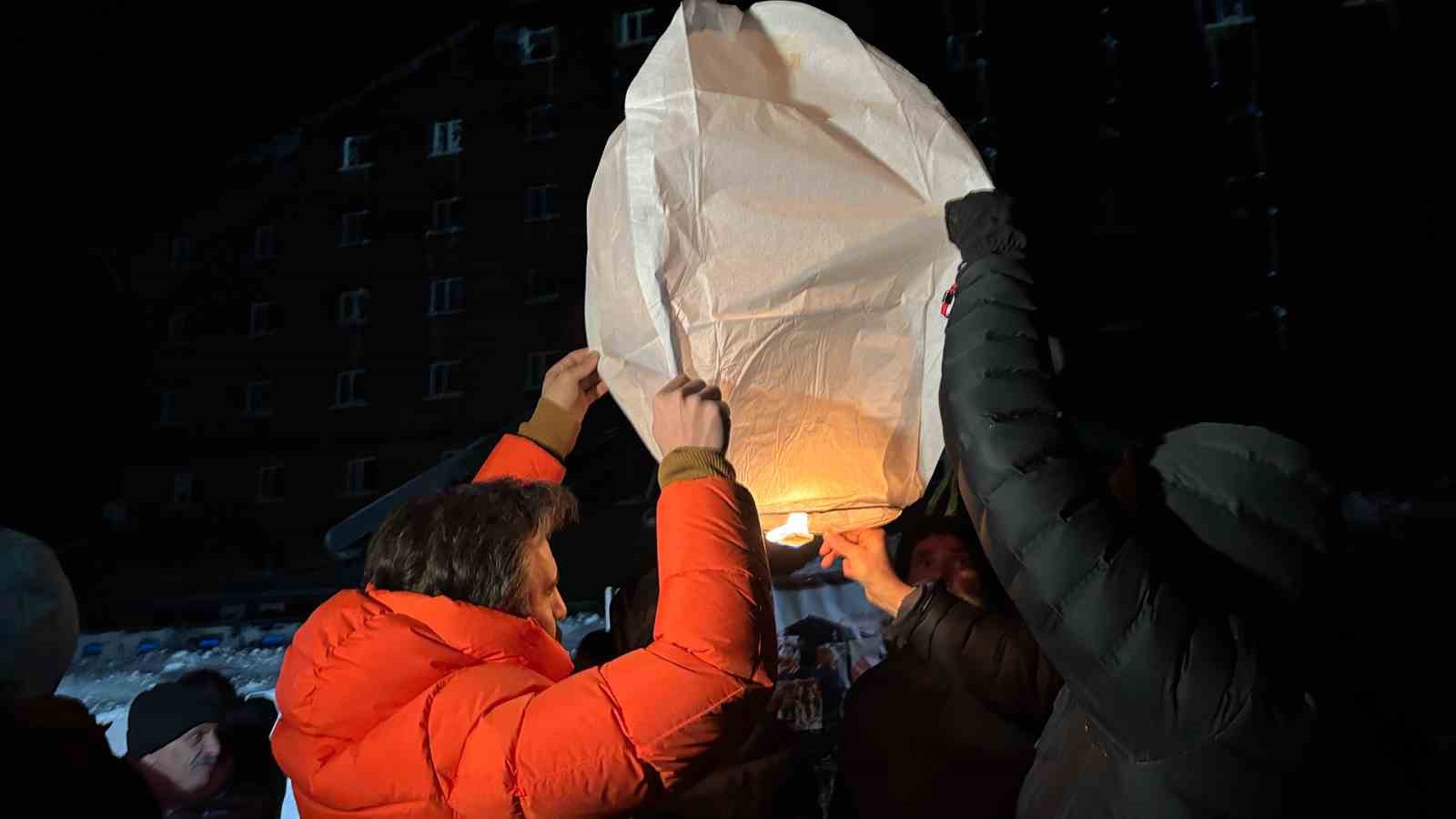 kartalkaya-yangin-faciasinin-birinci-yildonumunde-acili-aileler-otel-onunde-bir-araya-geldi