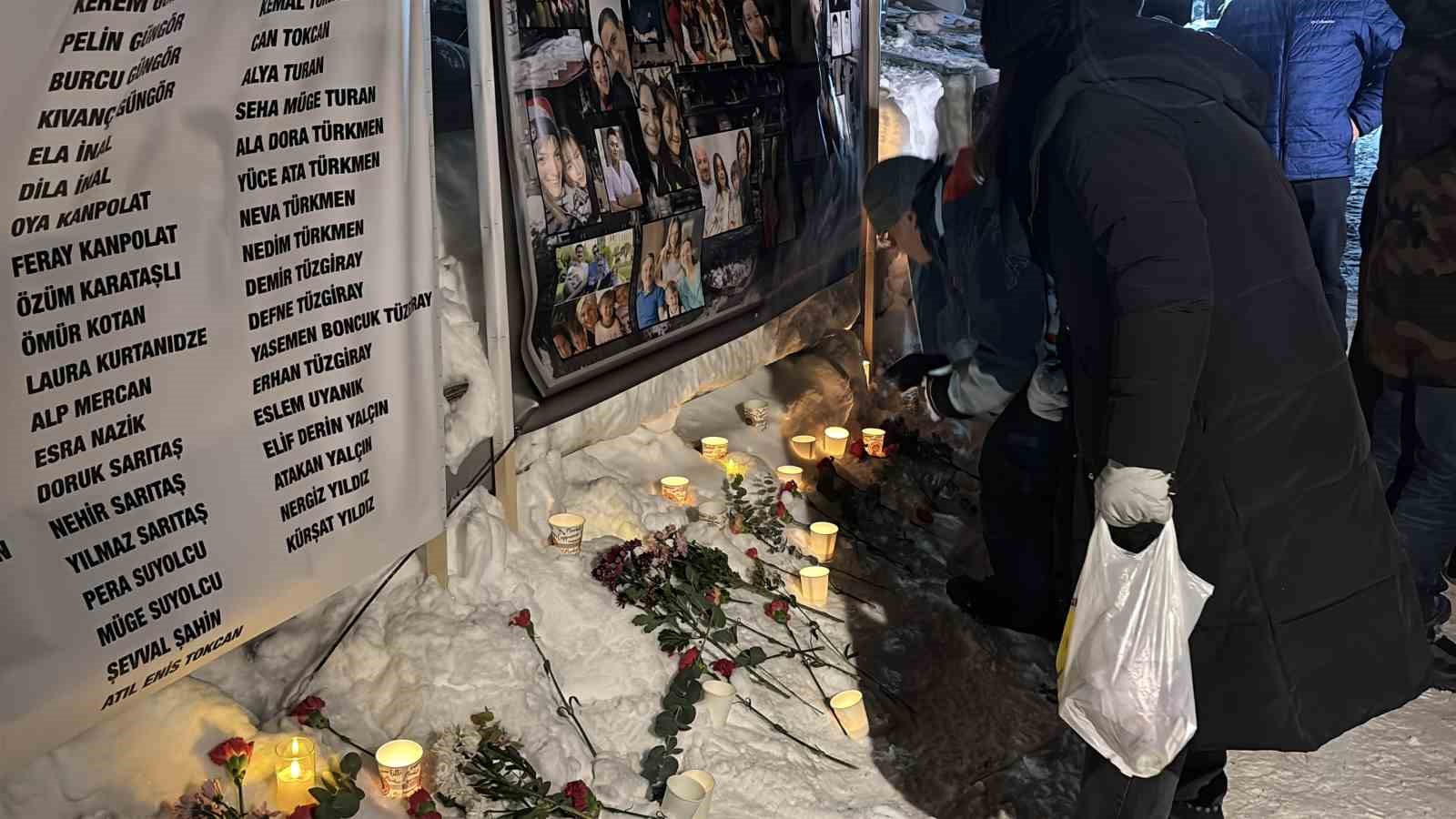 kartalkaya-yangin-faciasinin-birinci-yildonumunde-acili-aileler-otel-onunde-bir-araya-geldi