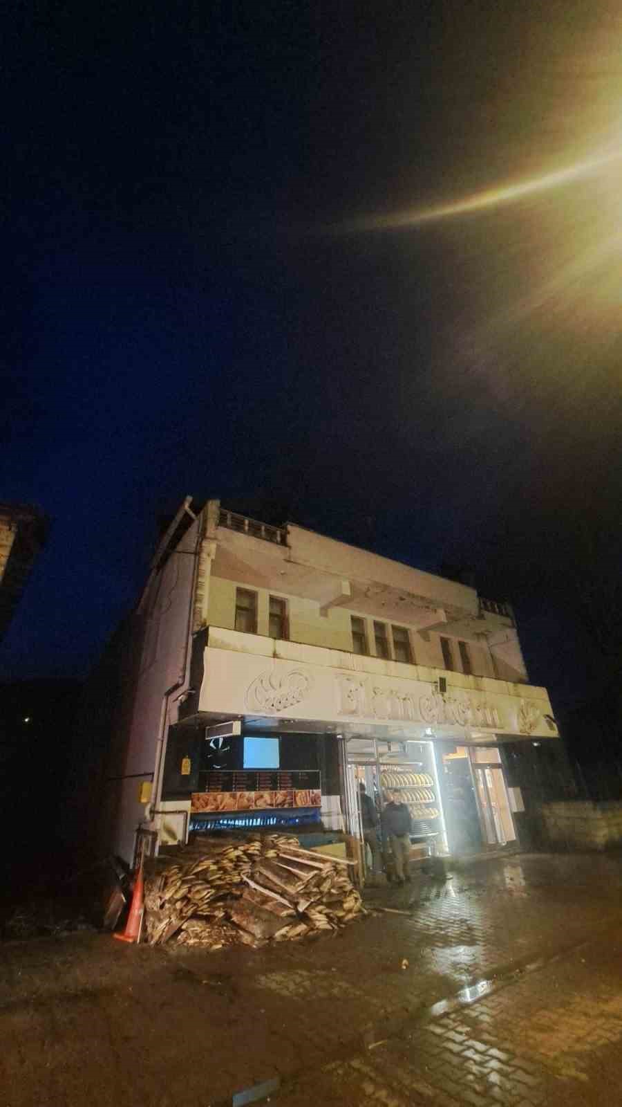 kastamonuda-cikan-cati-yangini-itfaiye-tarafindan-sonduruldu