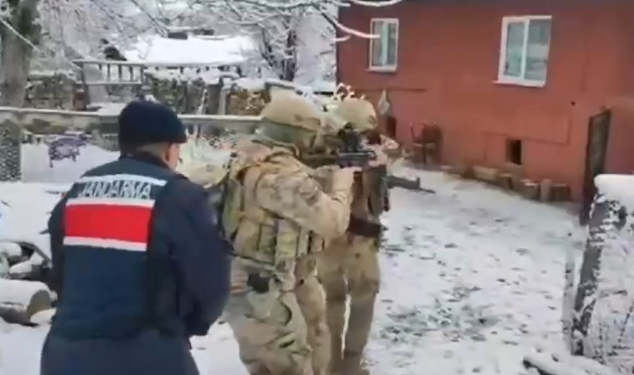 kastamonuda-uyusturucu-operasyonlarinda-9-gozalti