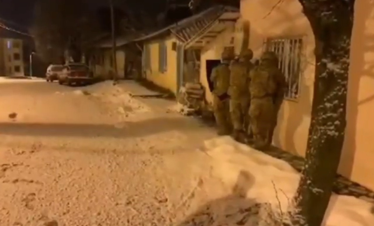 kastamonuda-uyusturucu-operasyonlarinda-9-gozalti