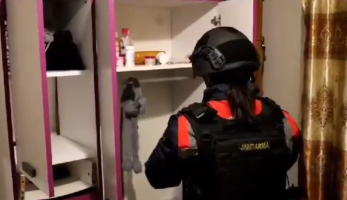 kastamonuda-uyusturucu-operasyonlarinda-9-gozalti