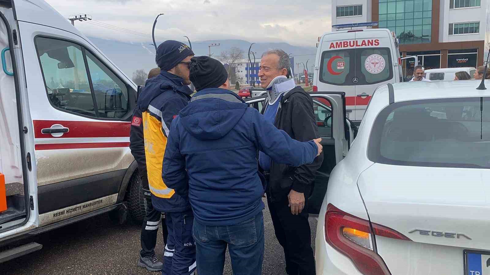 kavsakta-2-otomobil-carpisti-1-yarali