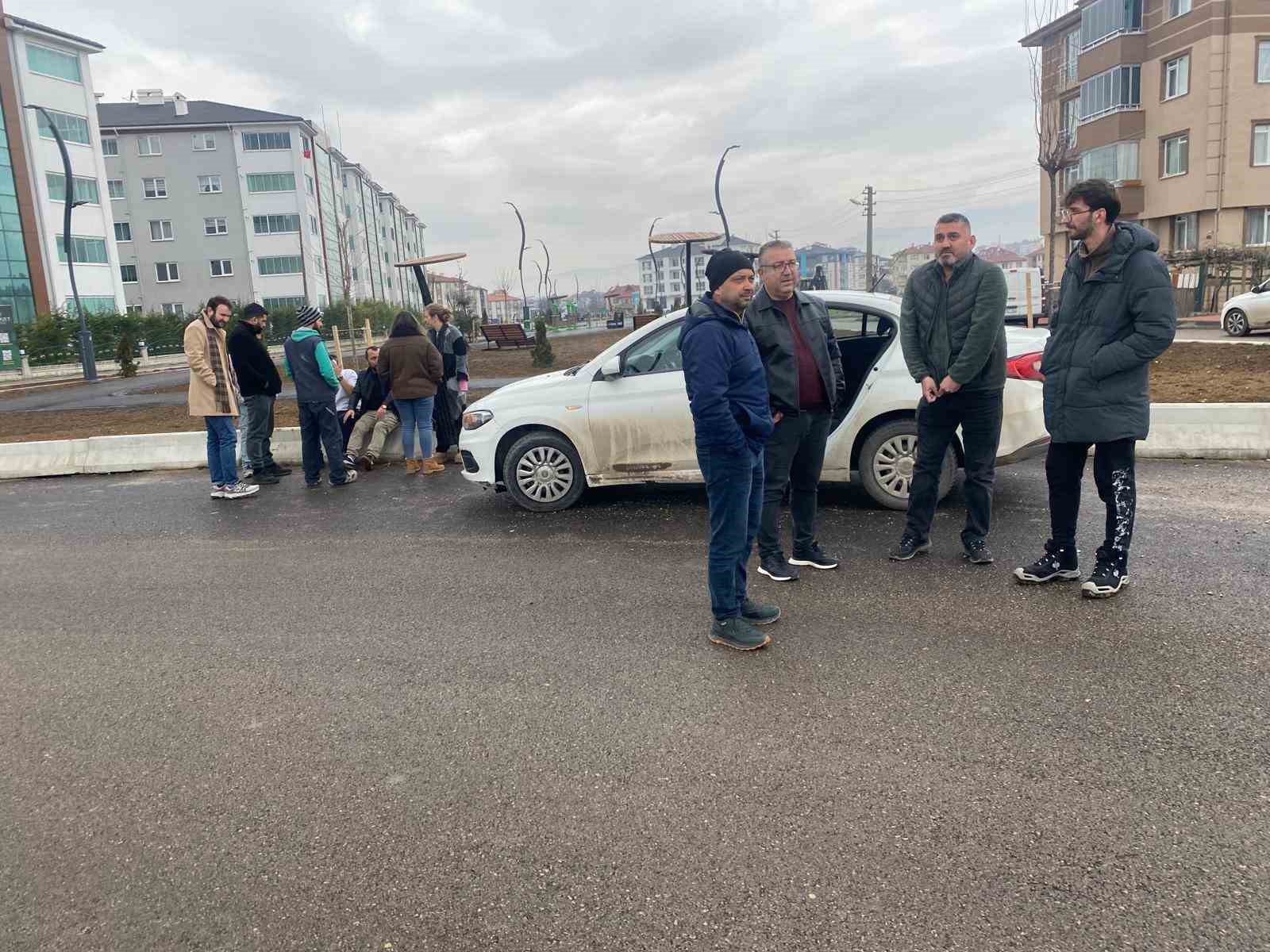 kavsakta-2-otomobil-carpisti-1-yarali