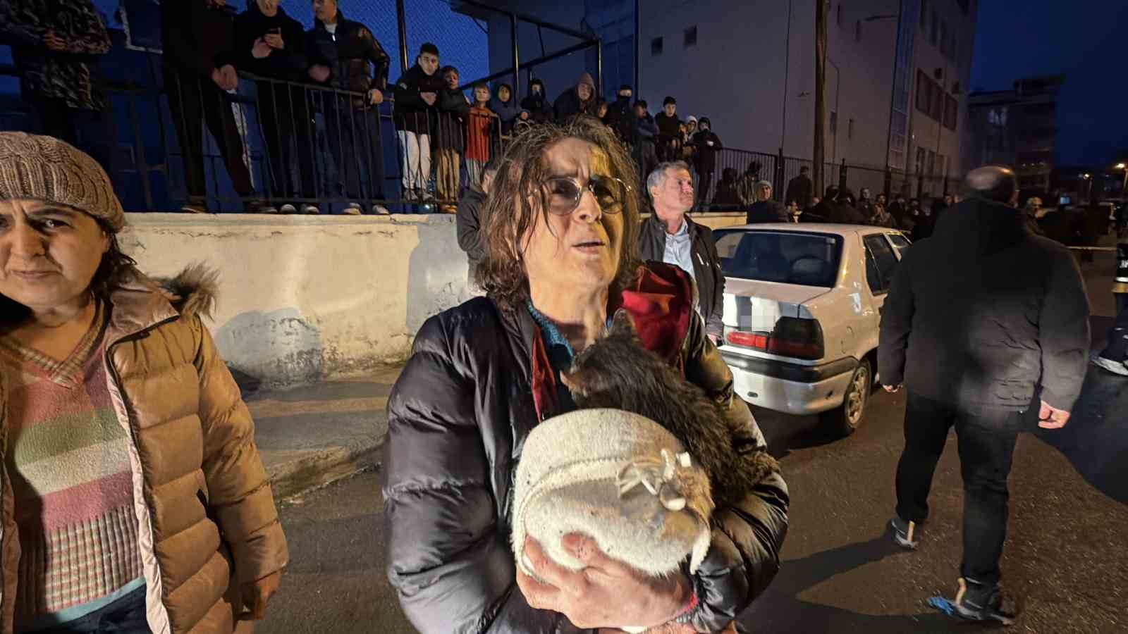 kediler-usumesin-diye-yakilan-soba-faciaya-donustu-iki-ev-kule-dondu