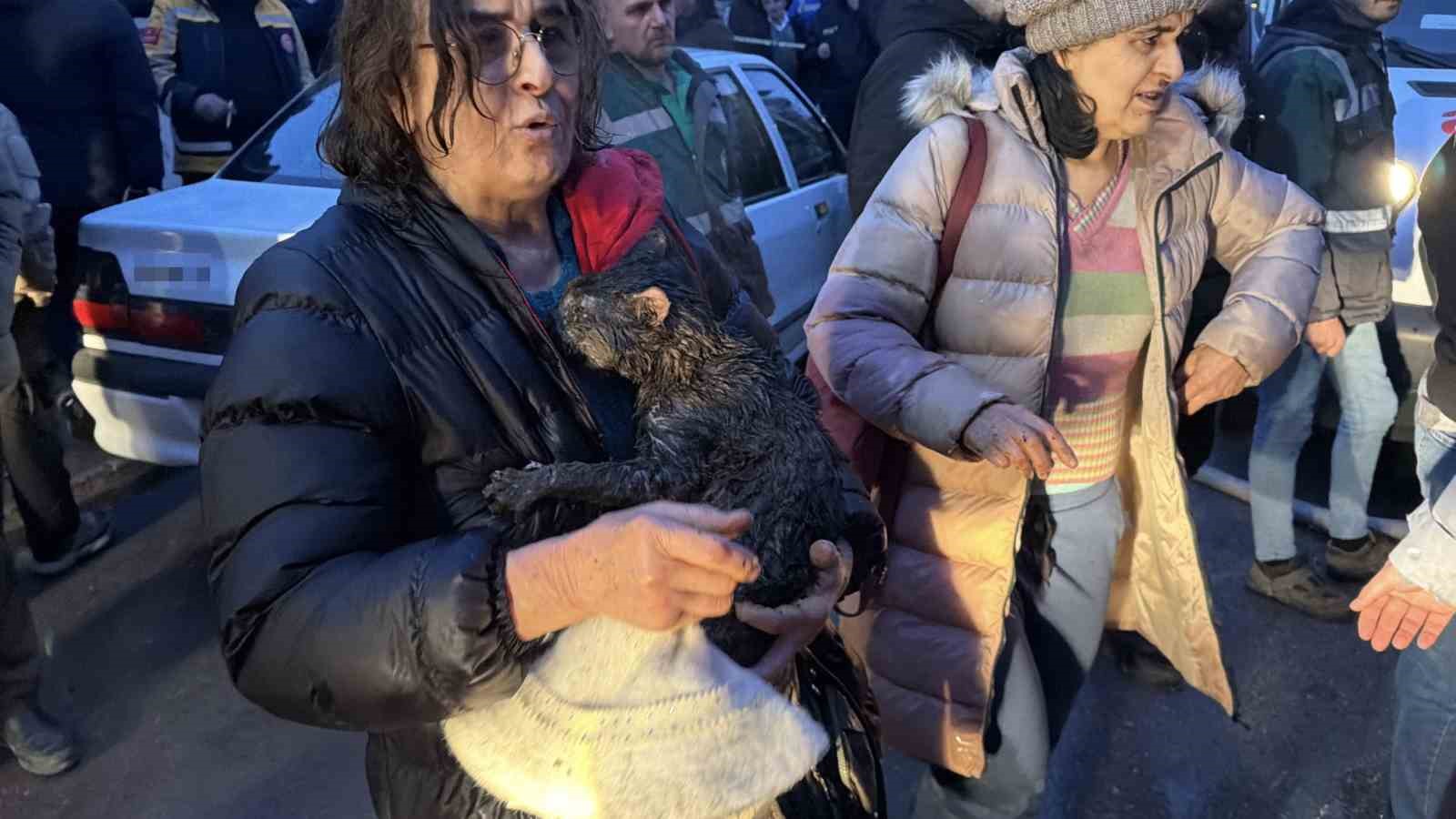 kediler-usumesin-diye-yakilan-soba-faciaya-donustu-iki-ev-kule-dondu