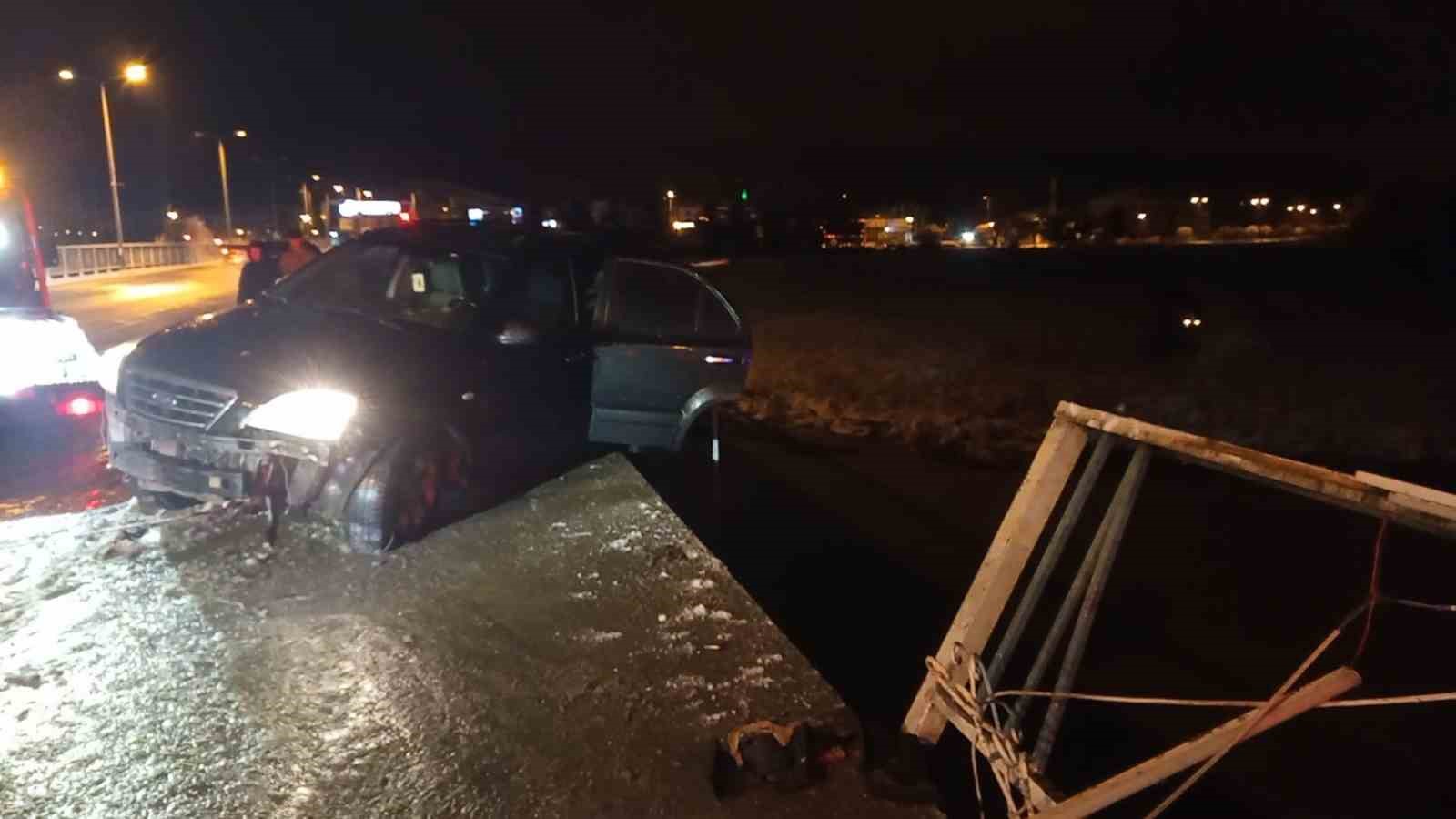 kopru-korkuluklarinda-asili-kalan-cip-nehre-dusmekten-son-anda-kurtuldu