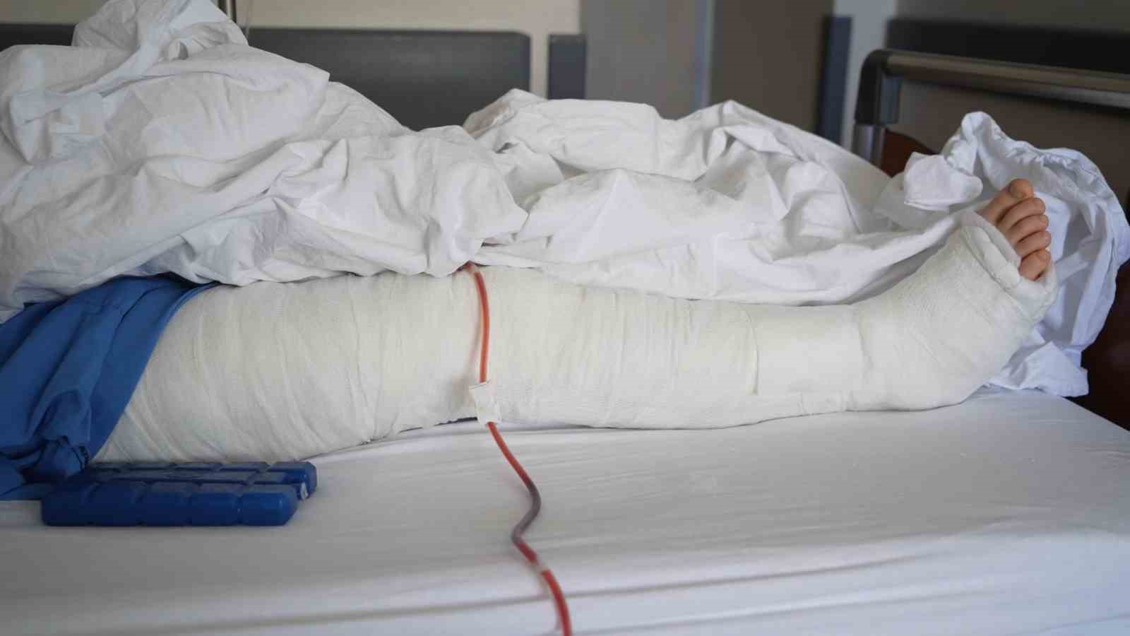 minik-aytunanin-kayak-keyfi-kabusa-dondu-pistte-carpip-kactilar-kalcasi-kirildi