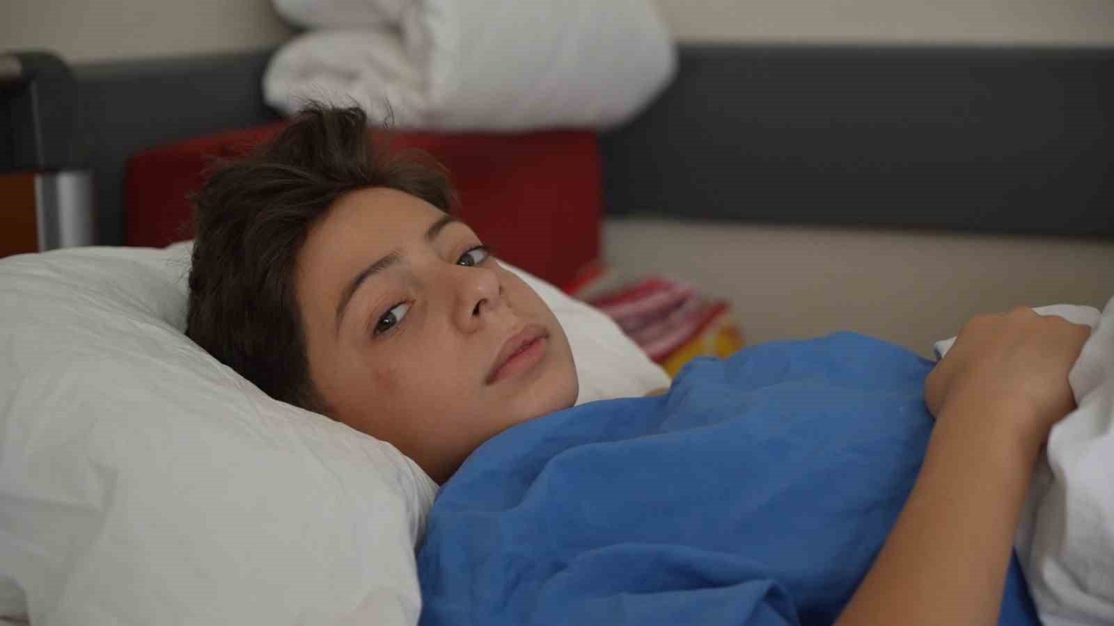 minik-aytunanin-kayak-keyfi-kabusa-dondu-pistte-carpip-kactilar-kalcasi-kirildi