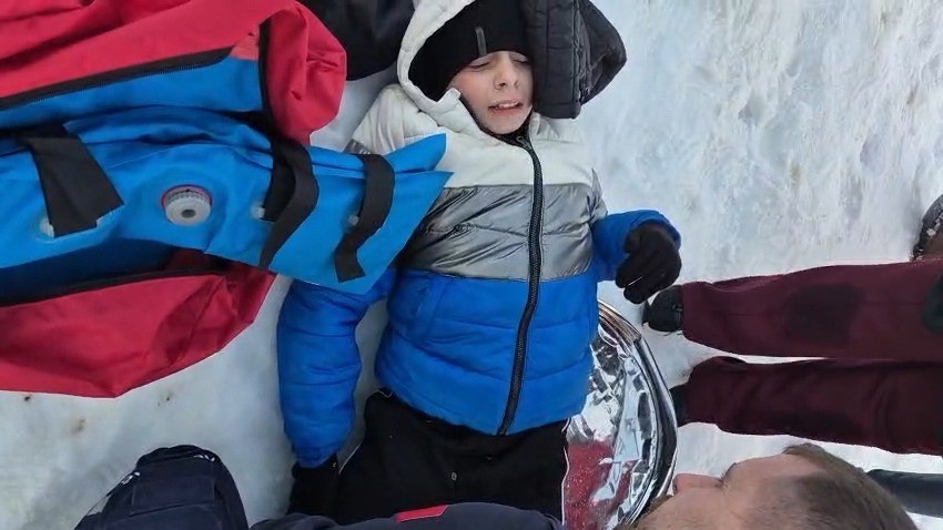 minik-aytunanin-kayak-keyfi-kabusa-dondu-pistte-carpip-kactilar-kalcasi-kirildi