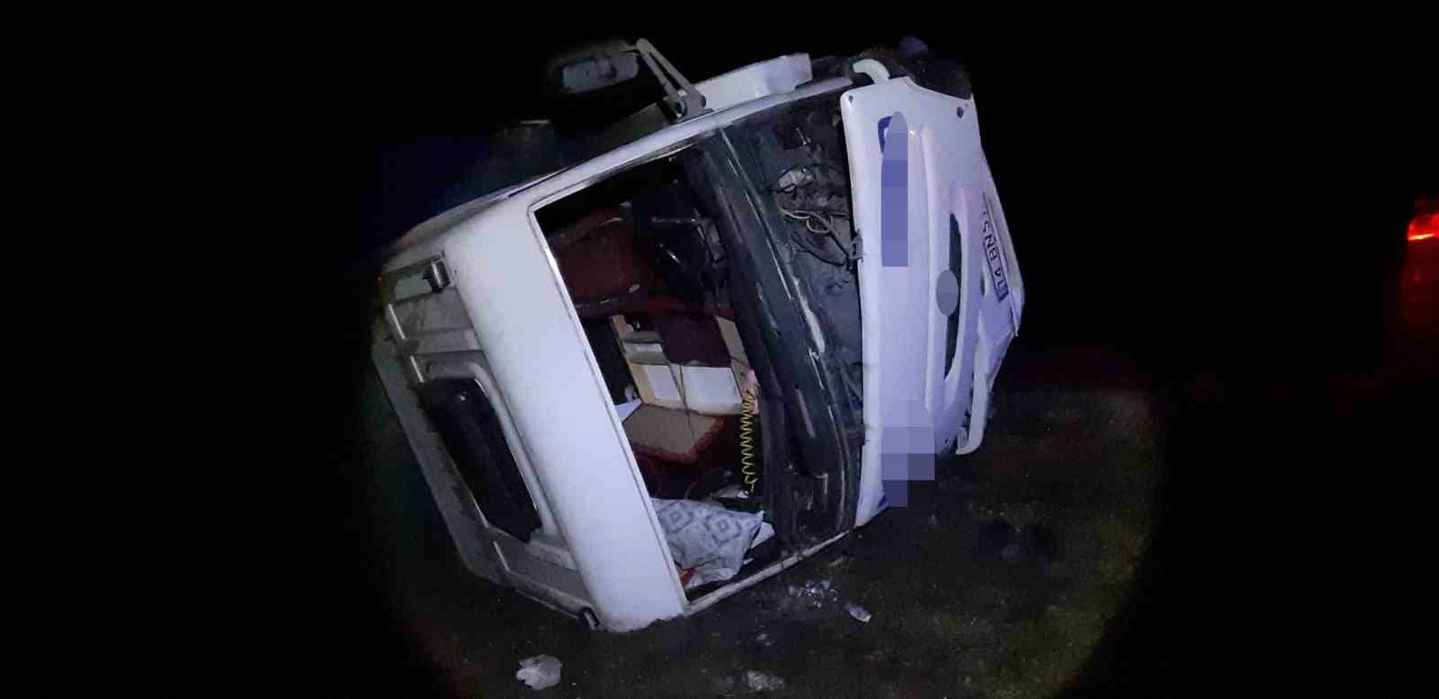 mudurnuda-kamyon-sarampole-devrildi-1-yarali