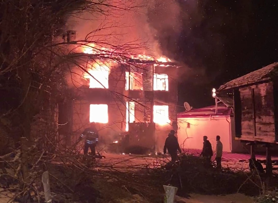 orduda-cikan-yangin-sonrasi-mustakil-ev-kullanilamaz-hale-geldi