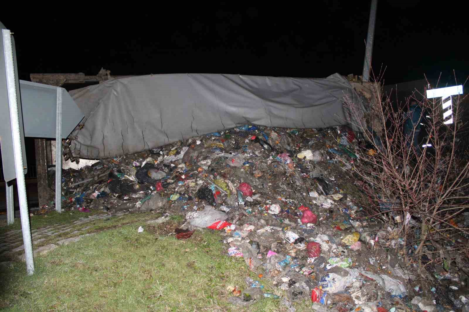 orduda-cop-kamyonu-devrildi-surucu-yaralandi