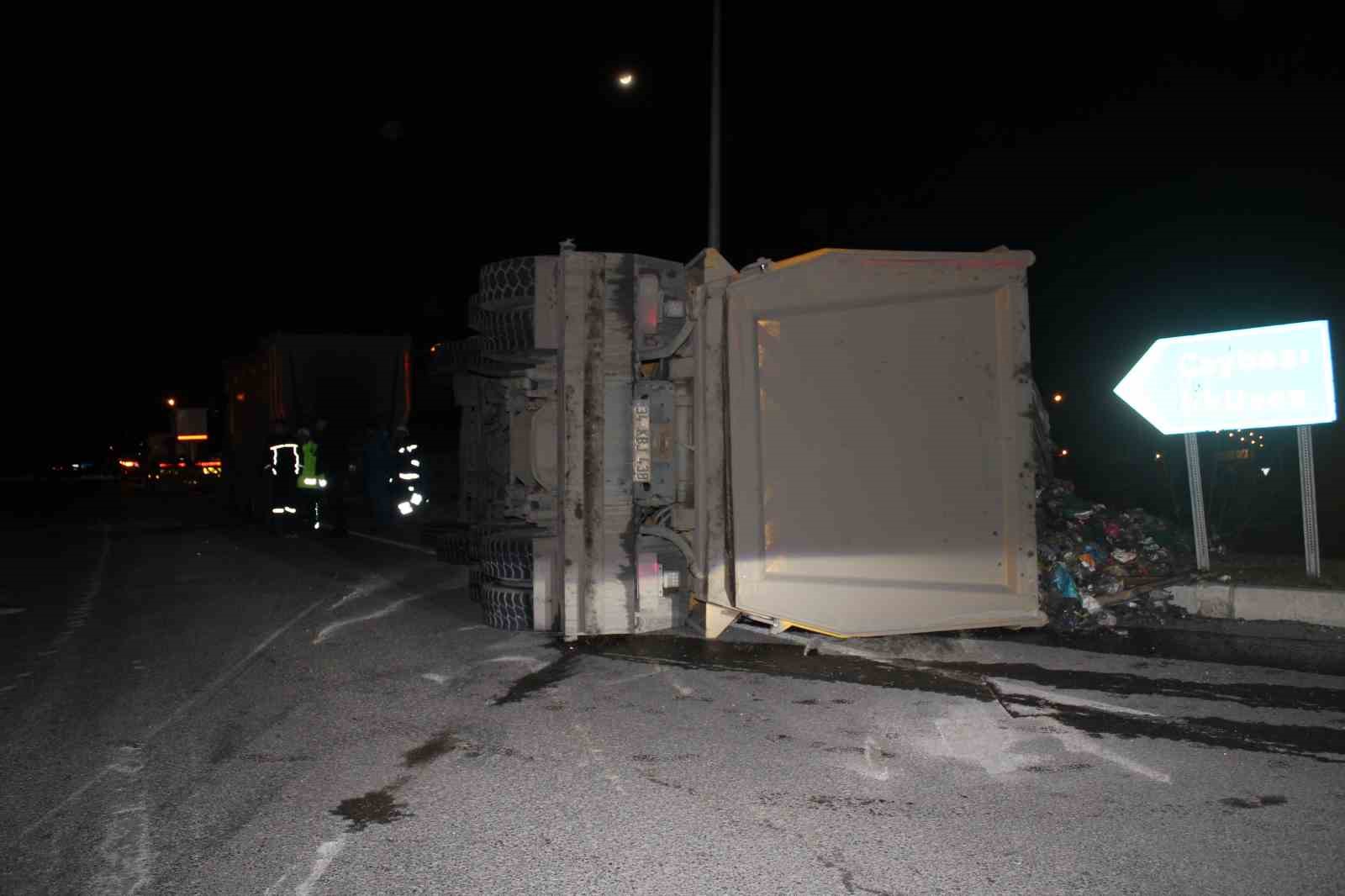 orduda-cop-kamyonu-devrildi-surucu-yaralandi