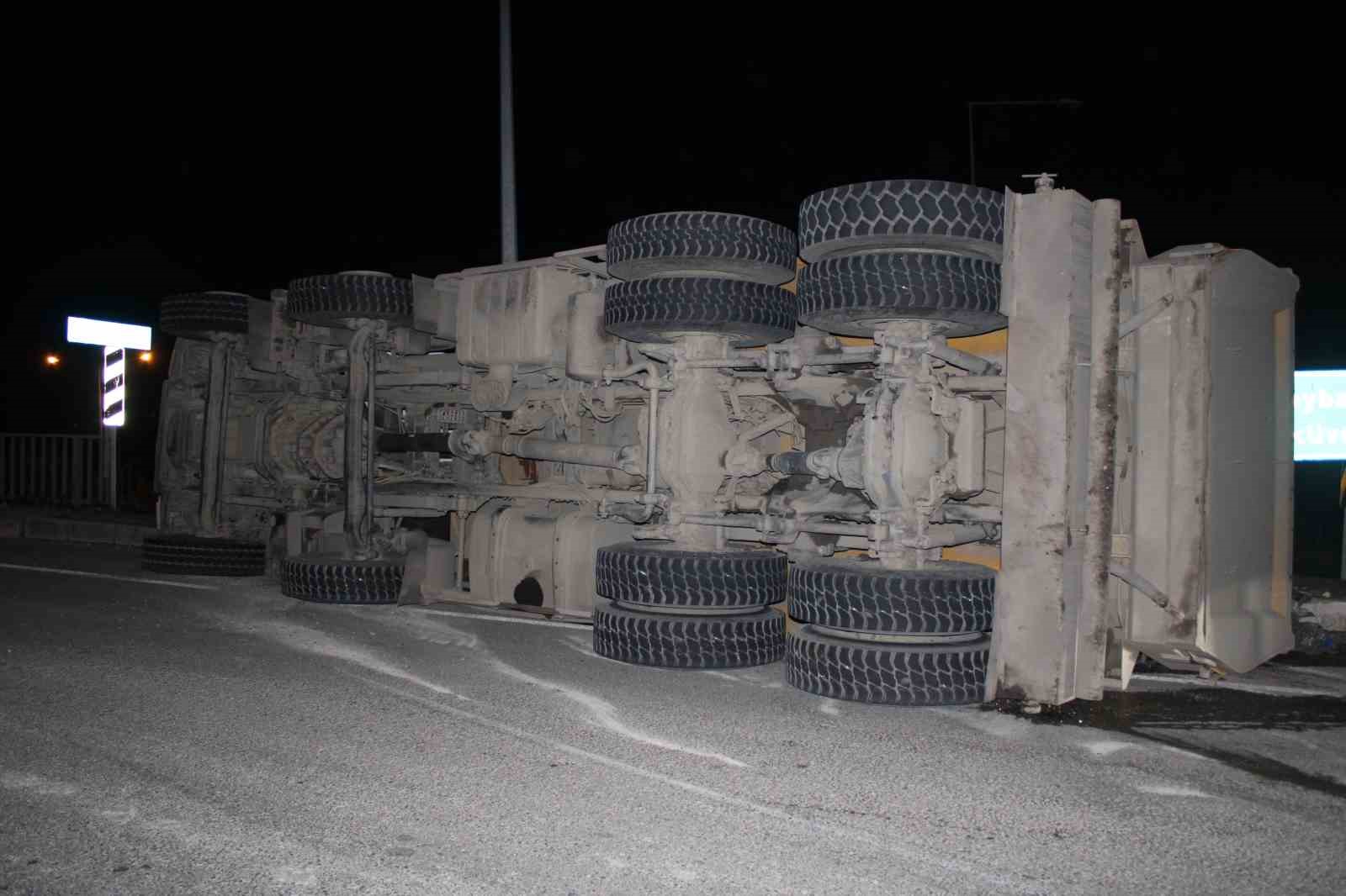 orduda-cop-kamyonu-devrildi-surucu-yaralandi