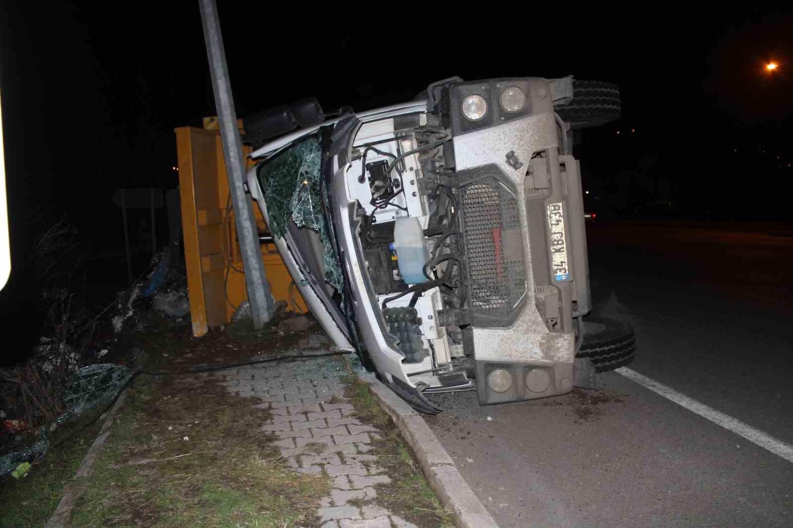 orduda-cop-kamyonu-devrildi-surucu-yaralandi