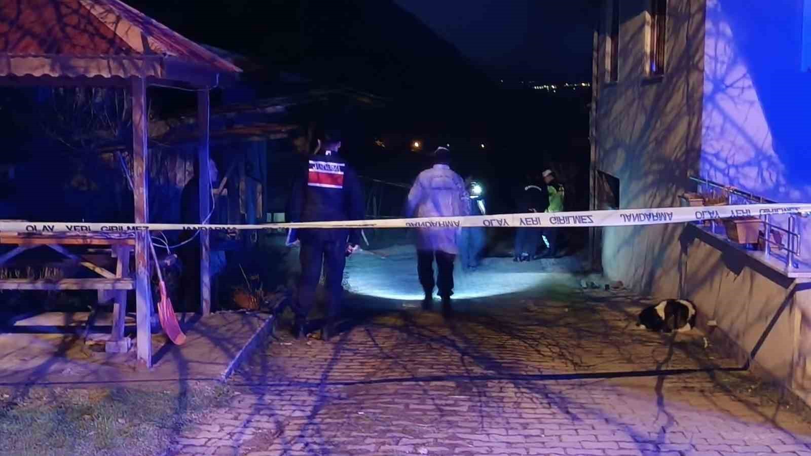 orduda-defalarca-bicaklanan-yasli-adam-hayatini-kaybetti