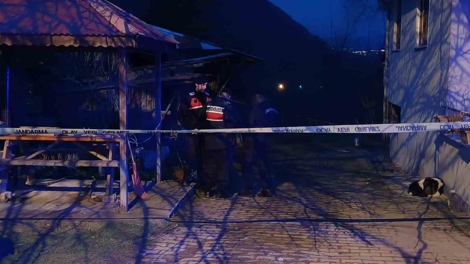 orduda-defalarca-bicaklanan-yasli-adam-hayatini-kaybetti