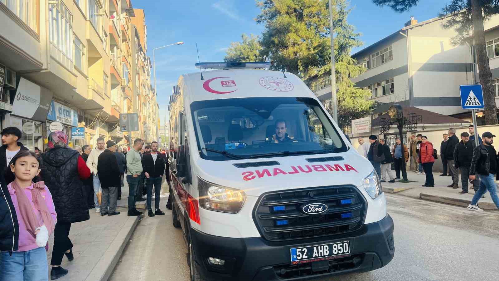 orduda-motosiklet-yayaya-carpti-2-yarali