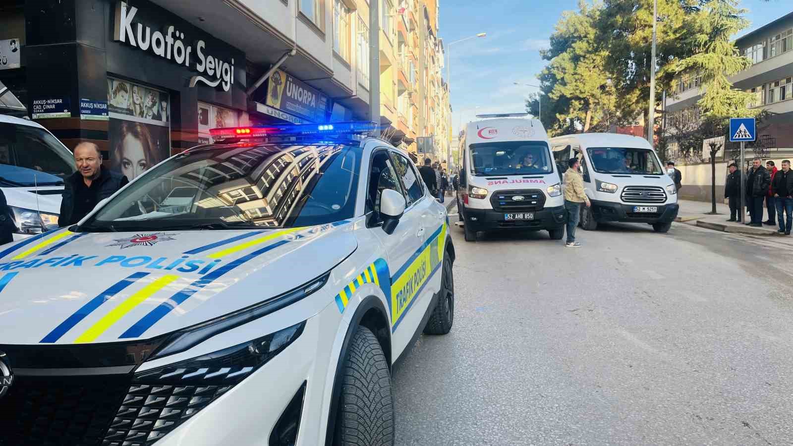 orduda-motosiklet-yayaya-carpti-2-yarali