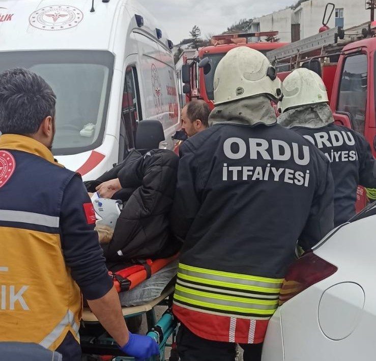 orduda-otomobiller-carpisti-3u-agir-5-yarali