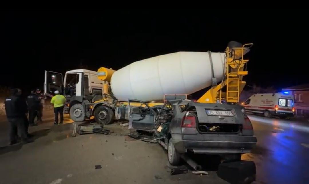 otomobil-beton-mikserine-carpti-1-yarali