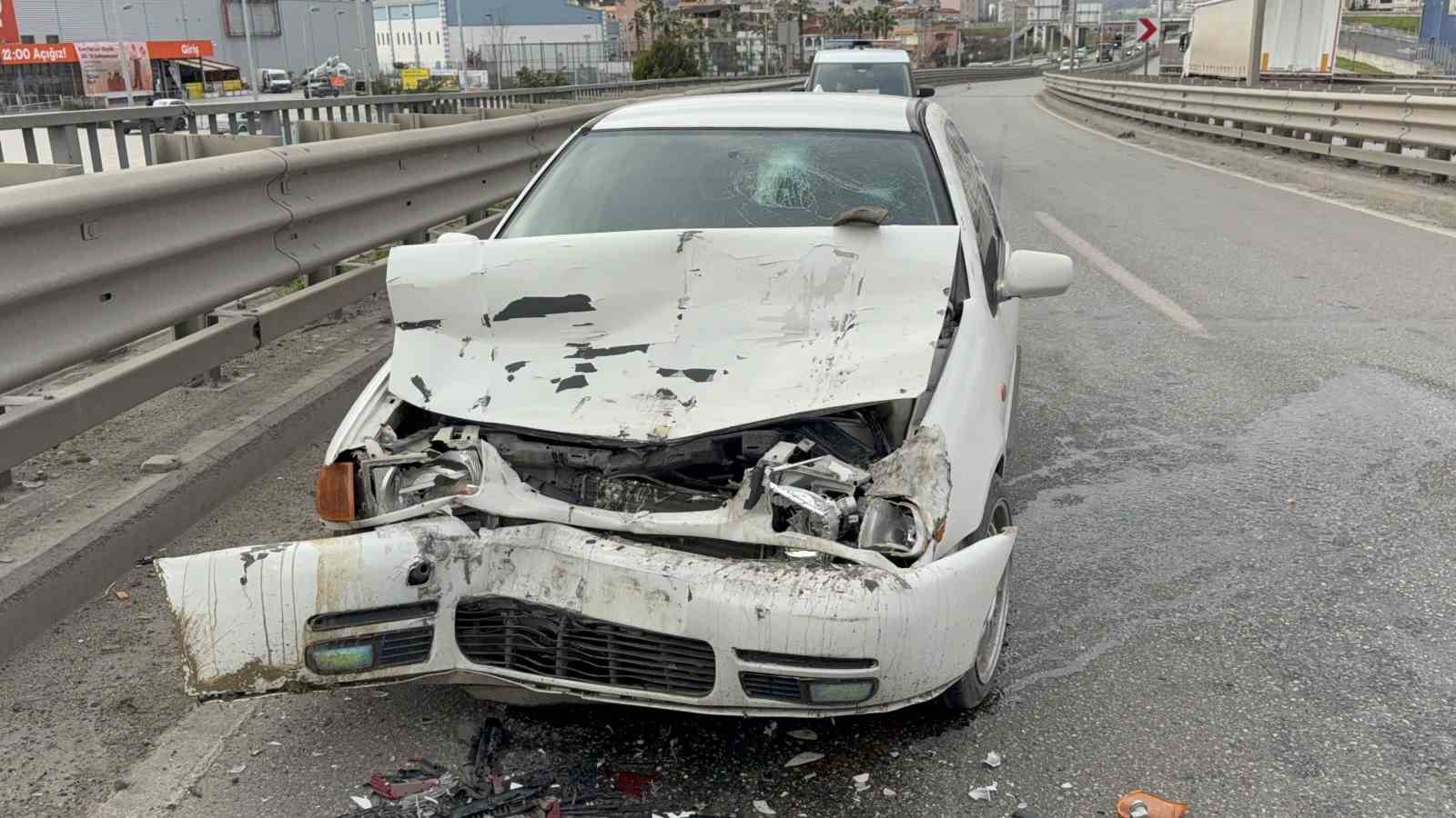 otomobil-tankere-arkadan-carpti-1-yarali