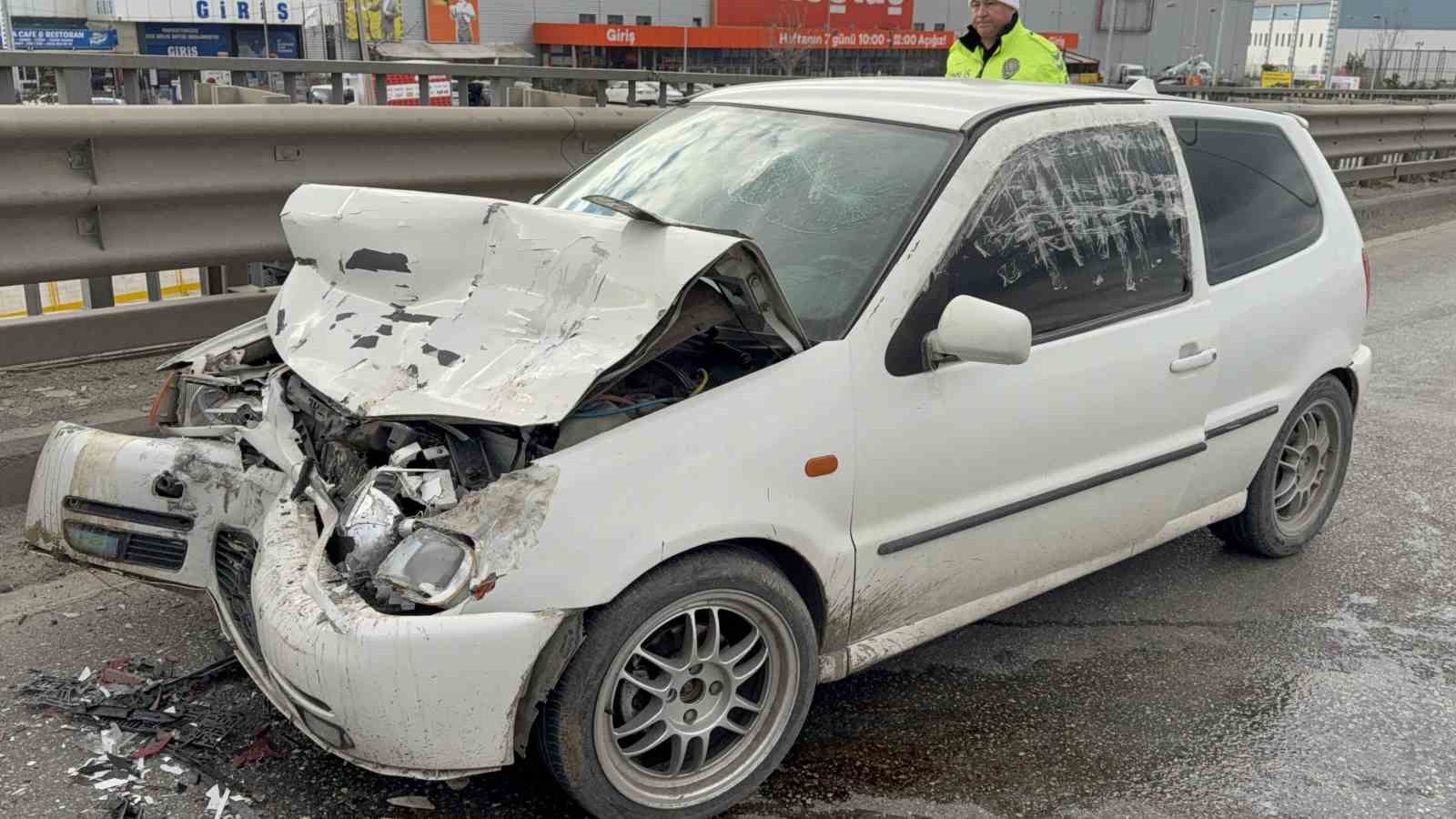 otomobil-tankere-arkadan-carpti-1-yarali