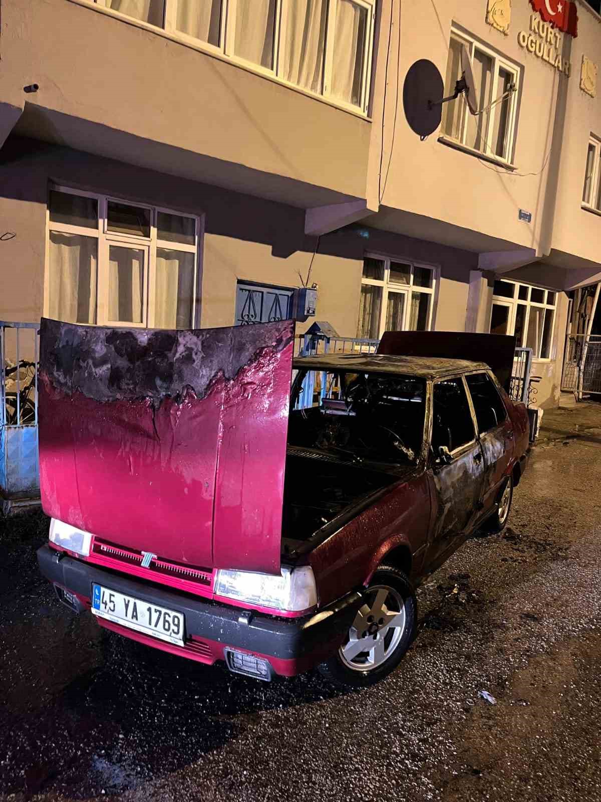 park-halindeki-otomobil-alevlere-teslim-oldu