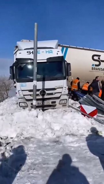 sahara-gecidinde-buzlanma-kazaya-neden-oldu