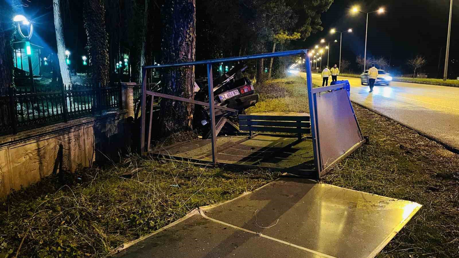 samsunda-feci-kazada-otomobil-hurda-yiginina-dondu-1-yarali