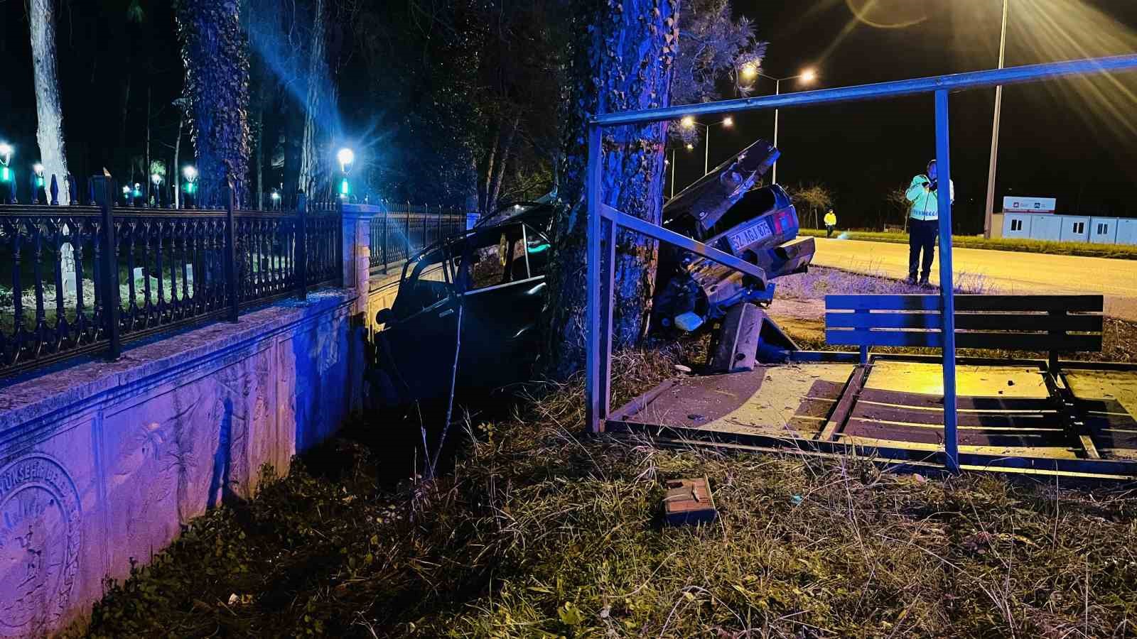 samsunda-feci-kazada-otomobil-hurda-yiginina-dondu-1-yarali