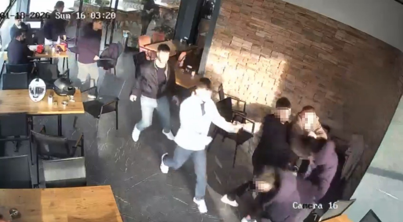 samsunda-firinda-bicakli-saldiri-kamerada-2-yarali