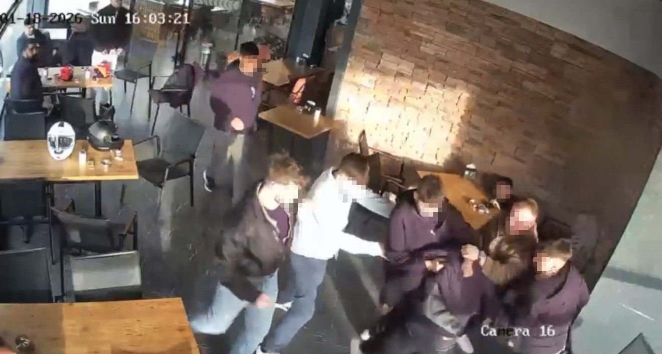 samsunda-firinda-bicakli-saldiri-kamerada-2-yarali