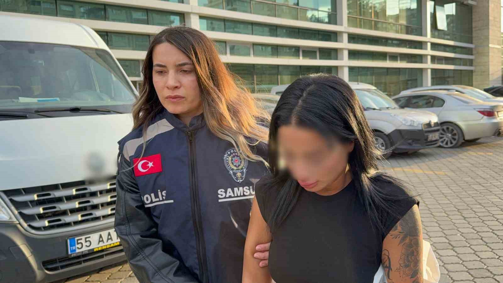 samsunda-gasp-ettikleri-telefonla-dudak-dolgusu-yaptiran-2-kadin-yakalandi