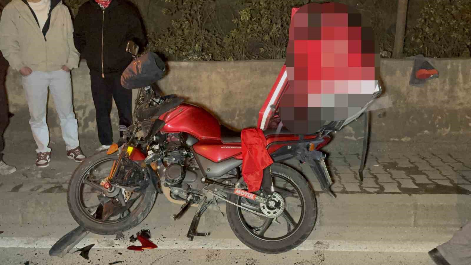 samsunda-motosiklet-servis-minibusune-carpti-1-yarali