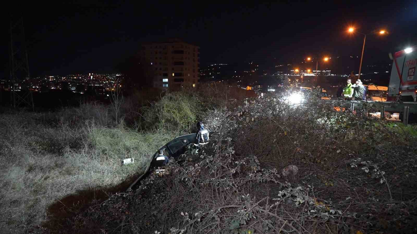 samsunda-otomobil-3-metre-yukseklikten-dustu-surucu-yara-almadan-kurtuldu