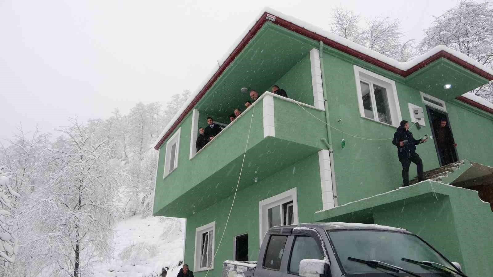 sehit-ailesi-harabe-koy-evinden-kurtuldu-yeni-yuvalarina-kavustu