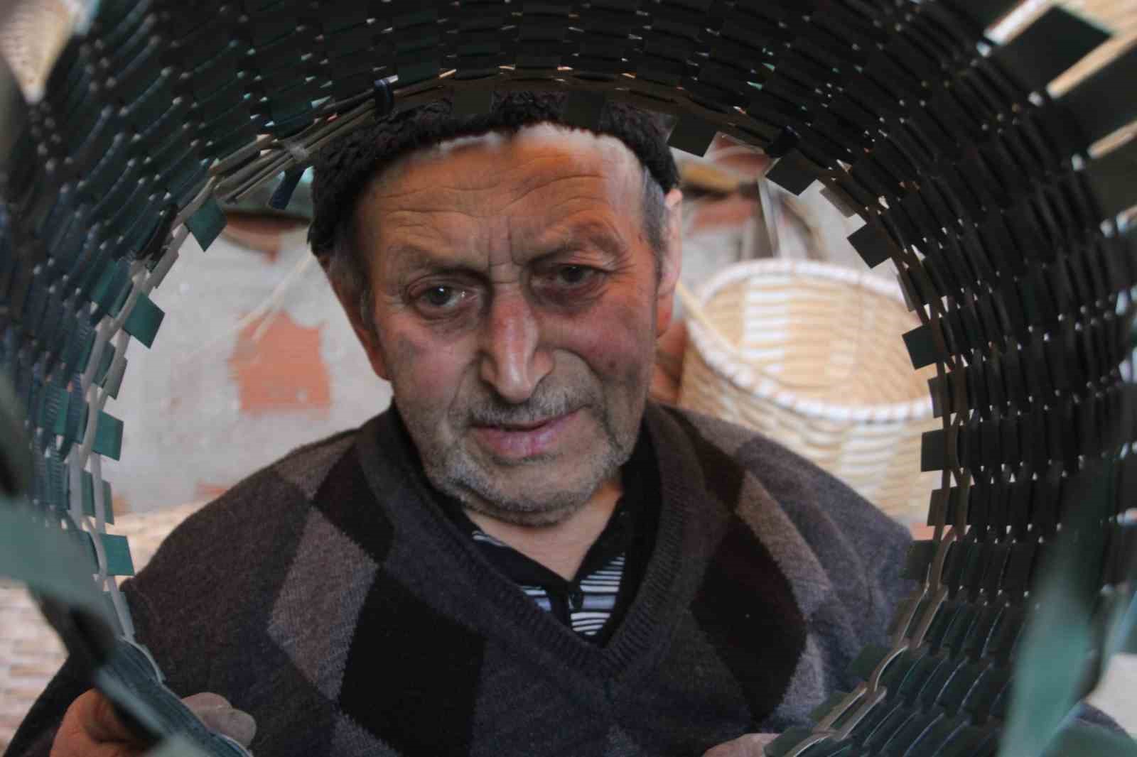 sepet-orerek-gecen-bir-omur-88-yasindaki-haki-dede-10-yasindan-bu-yana-sepet-oruyor