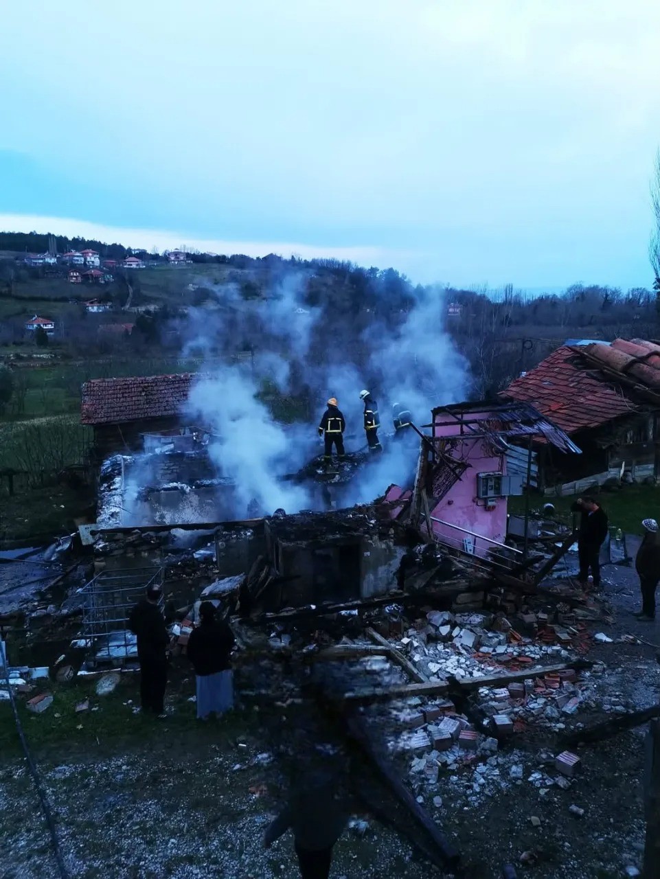 sinopta-cikan-yanginda-ev-kule-dondu