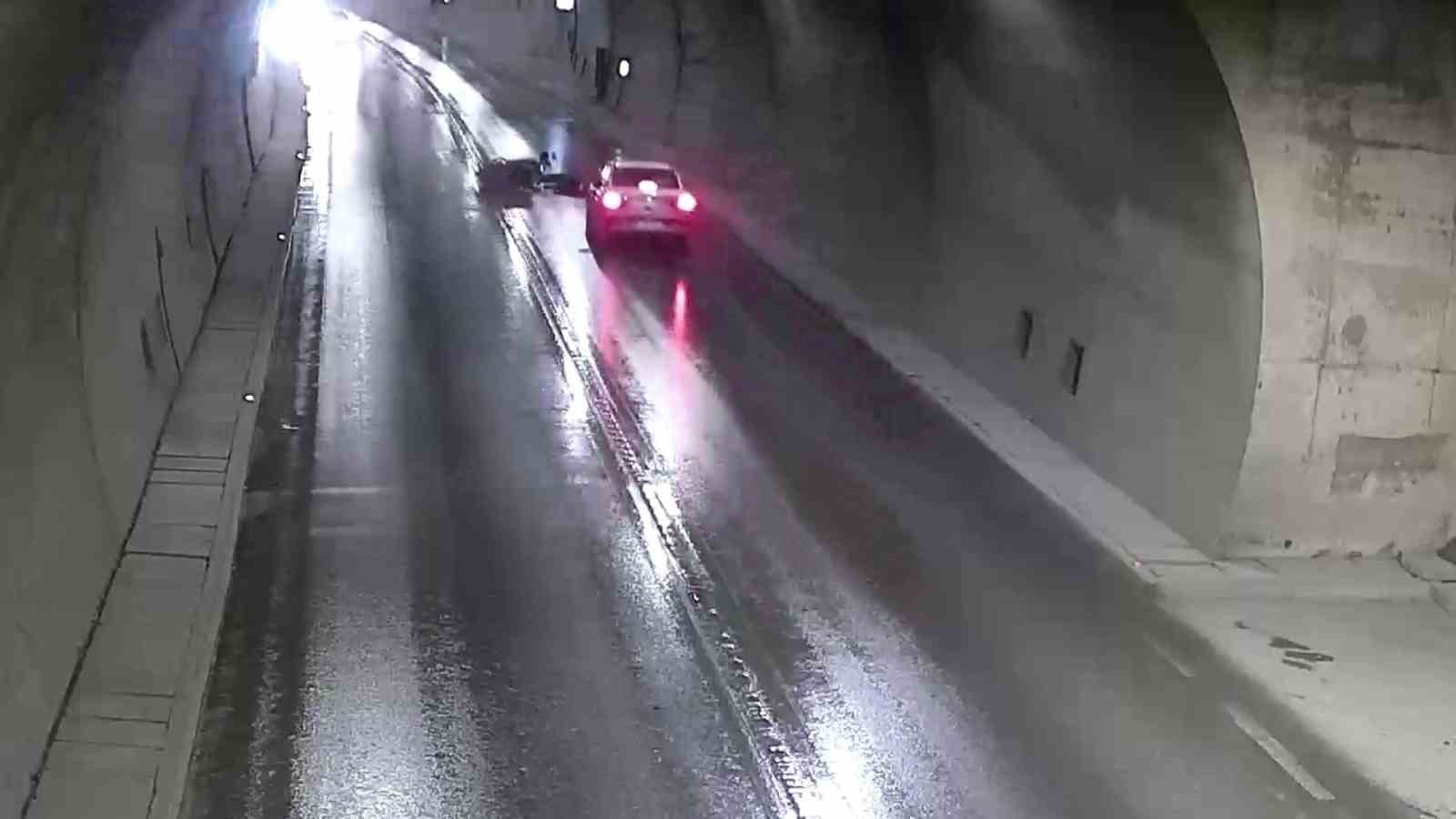 sollamaya-calistigi-otomobilin-onune-dustu-ezilmekten-son-anda-kurtuldu