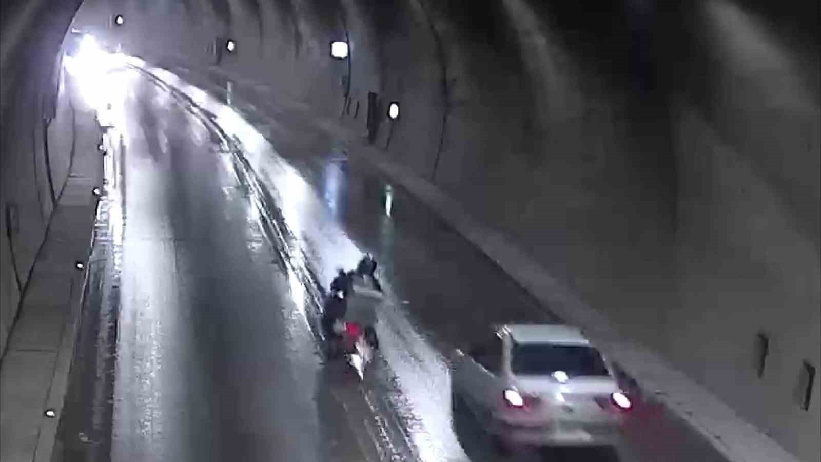 sollamaya-calistigi-otomobilin-onune-dustu-ezilmekten-son-anda-kurtuldu