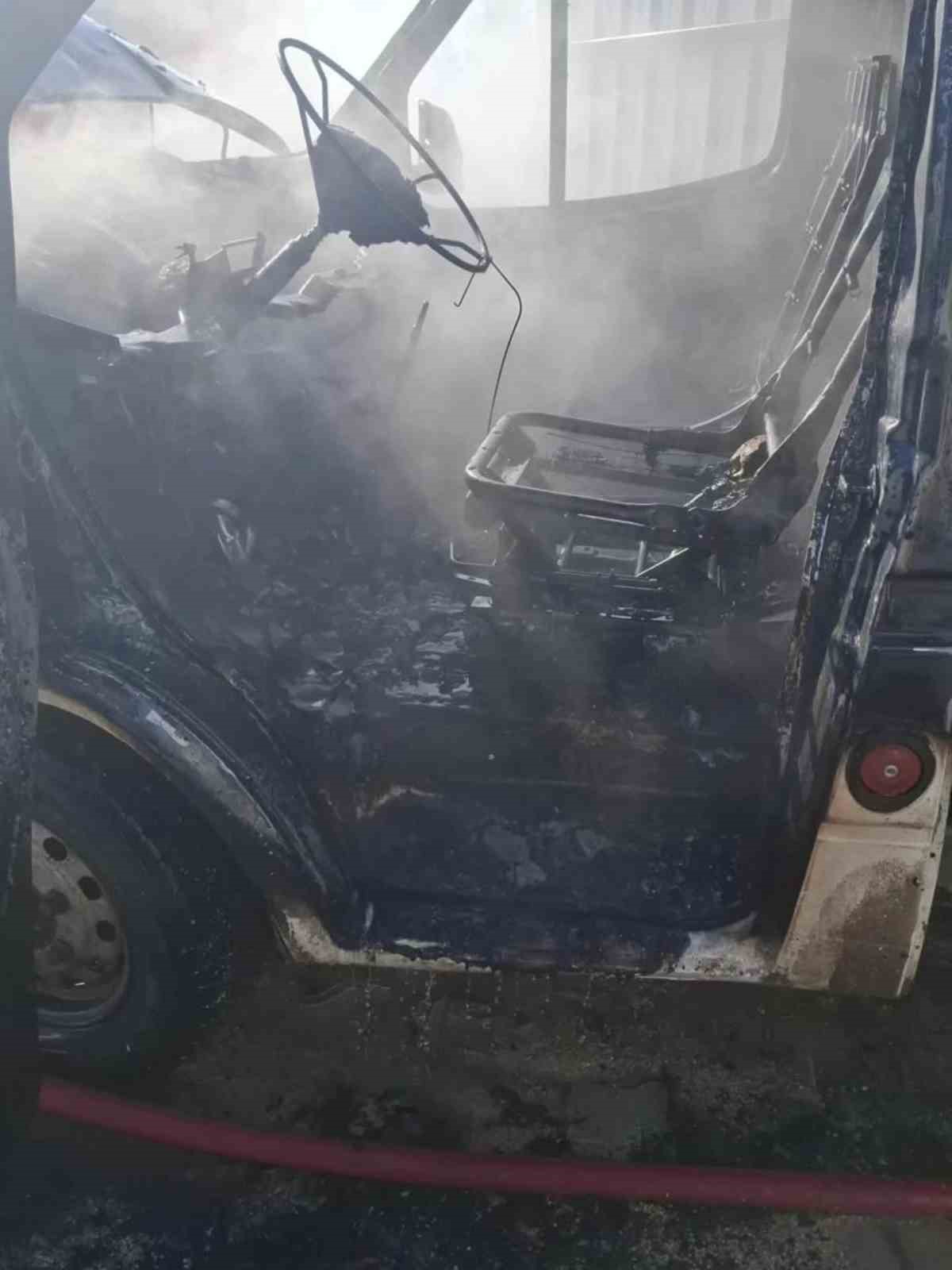 suluovada-park-halindeki-kamyonet-yandi