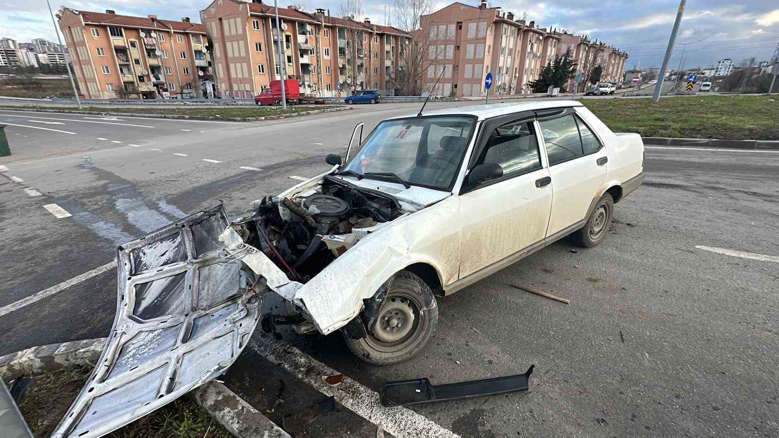 suv-araca-carpan-tofas-parcalandi-2-yarali