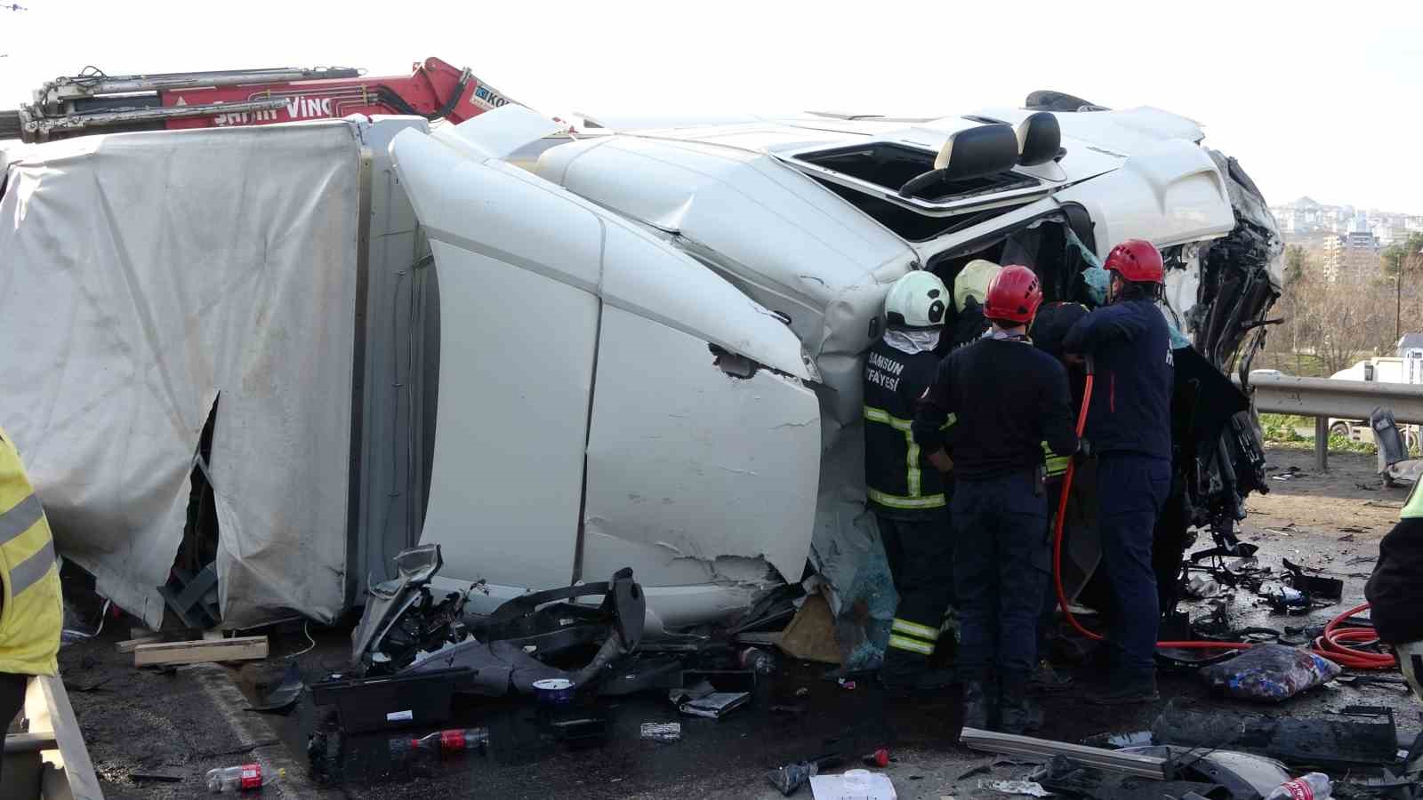 tir-karsi-seride-gecip-araclara-daldi-1-olu-3-yarali