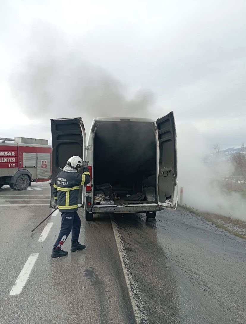 tokatta-alev-alan-panelvan-kullanilamaz-hale-geldi