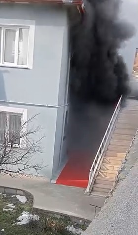 tokatta-evden-yukselen-yogun-duman-mahalleliyi-ayaga-kaldirdi