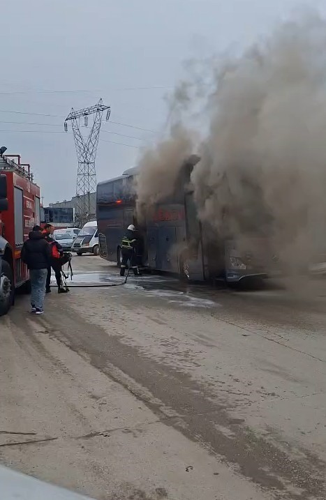 tokatta-park-halindeki-otobus-alev-aldi